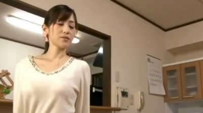 かわいい人妻が変態息子にパイズリして犯される