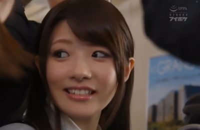 JKが電車痴漢からの気持ちよくなっちゃった？