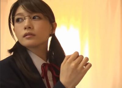 可愛い真面目な制服女子を図書館で犯す