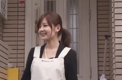 夫の目の前で犯されて