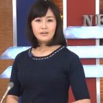放送中に巨乳のエッチな女子ニュースキャスターがチンポをしごく