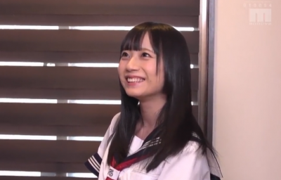 アナル丸見えで世話焼きしてくる制服女子