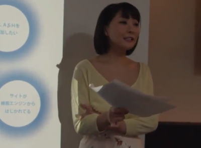 おっぱいが大きいＷＥＢ講師、乳首が見えてます