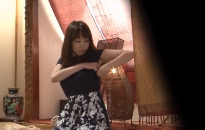 最初はマッサージで始まり徐々にエスカレート大きな喘ぎ声に