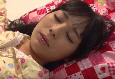 泥棒だと思ったらお父さんが夜這いしに来た最後は気持ちよくセックス