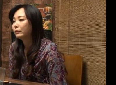 酔わせて朦朧としたところをオッパイをもみまくる