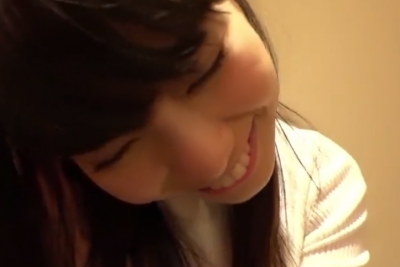 大胆な彼女はおしりを突き出しおチンチンをおねだり