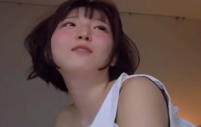 萌え彼女の汗だく３Pセックス中出しが興奮する