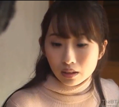 新妻がバックでヒイヒイ犯される