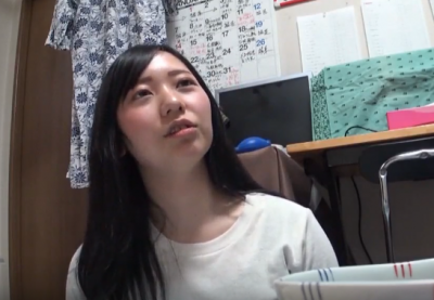 美乳の奥さんが寝ている旦那の横で他の人とセックス