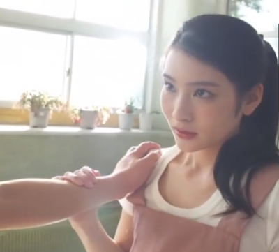 美乳女がお風呂で手助け、一発入れて部屋に戻ってもお一発