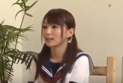 美乳彼女の寝たすきに無防備なあそこから大胆挿入