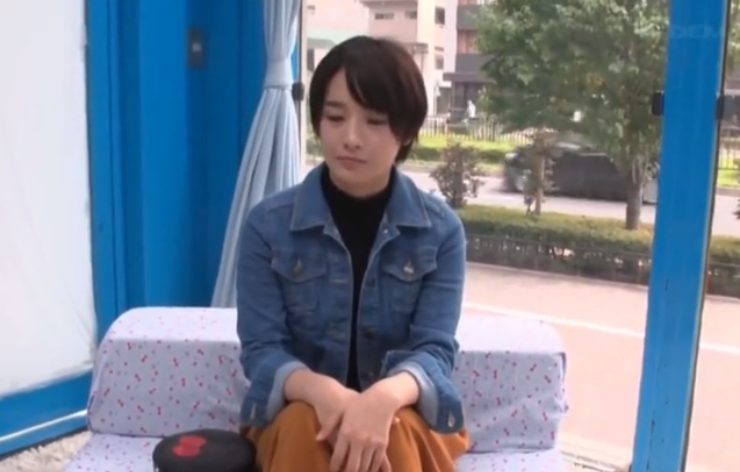 可愛い女の子がMM号で30歳の男のお相手をしてあげる